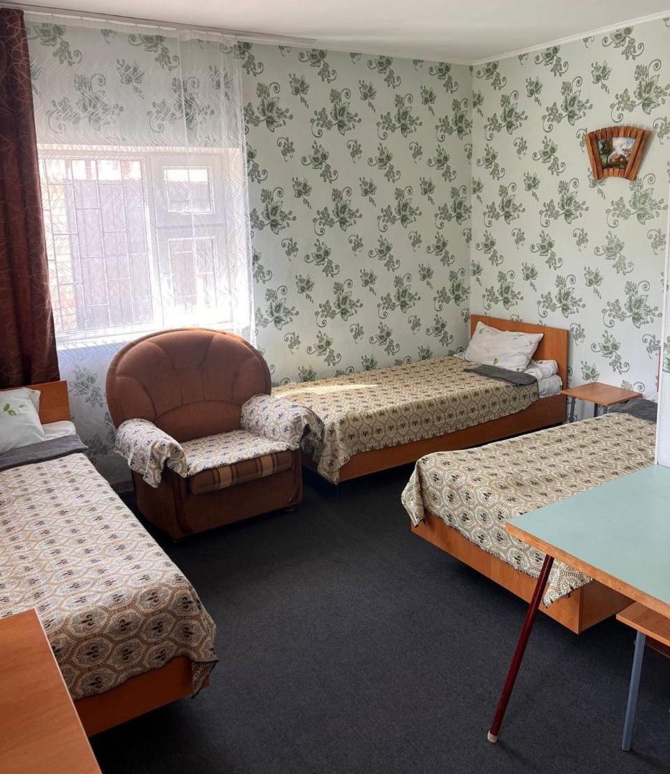 Podsolnukhi Guest House โชลปอน-อาตา ภายนอก รูปภาพ