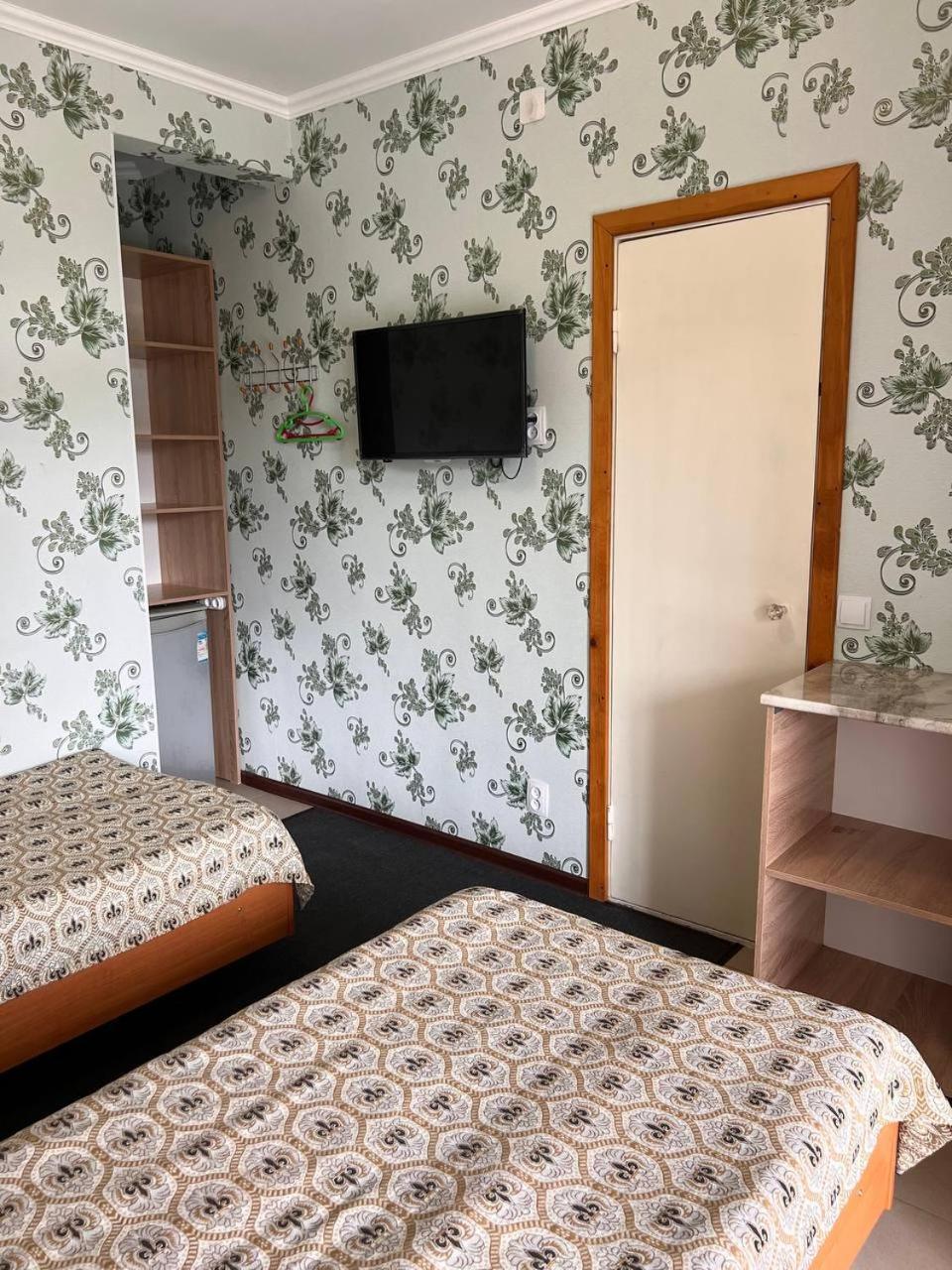 Podsolnukhi Guest House โชลปอน-อาตา ภายนอก รูปภาพ