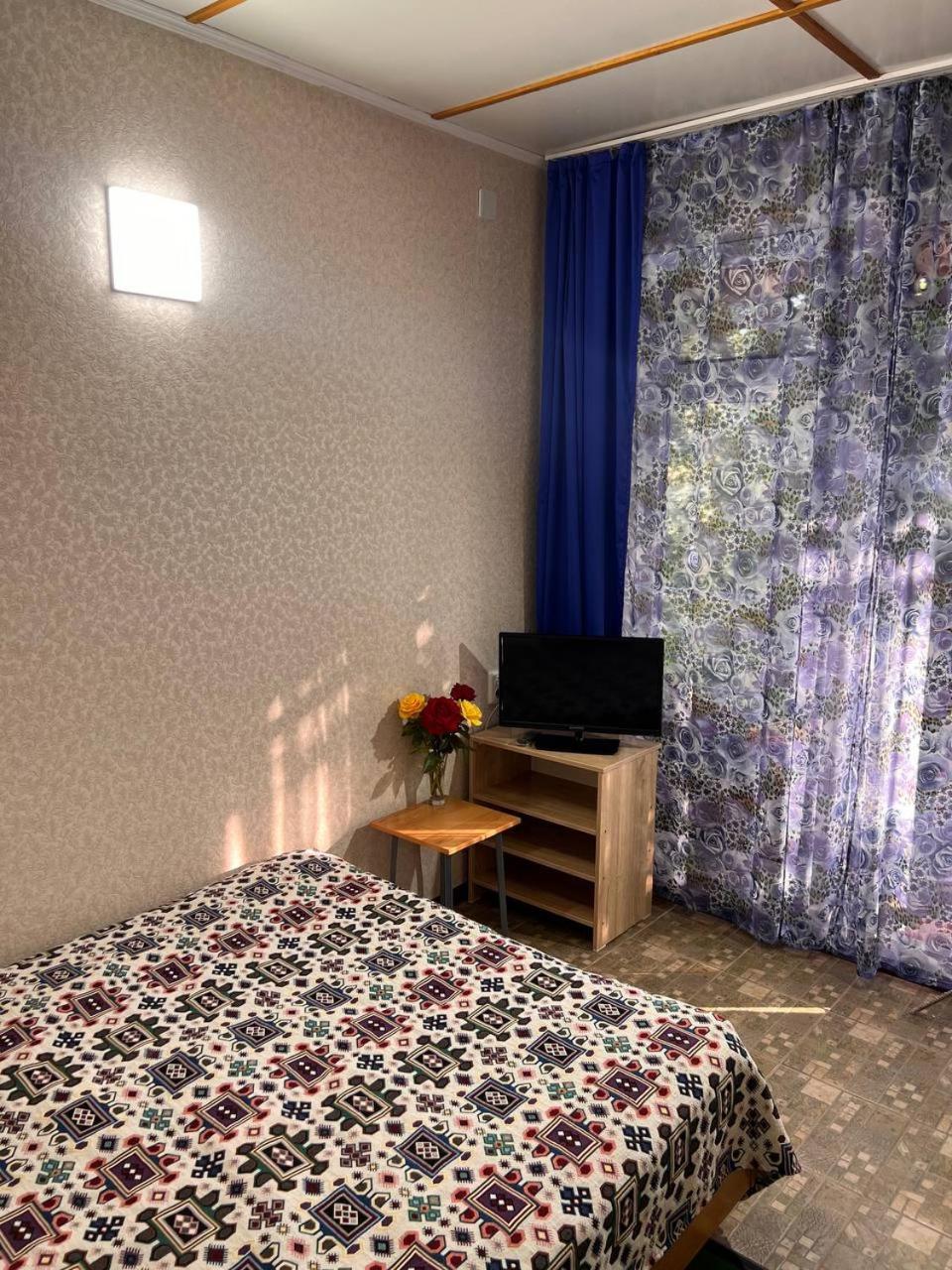 Podsolnukhi Guest House โชลปอน-อาตา ภายนอก รูปภาพ