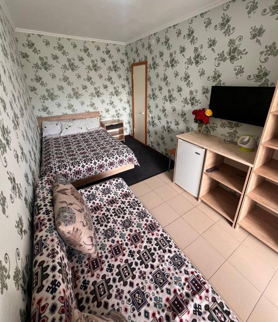 Podsolnukhi Guest House โชลปอน-อาตา ภายนอก รูปภาพ