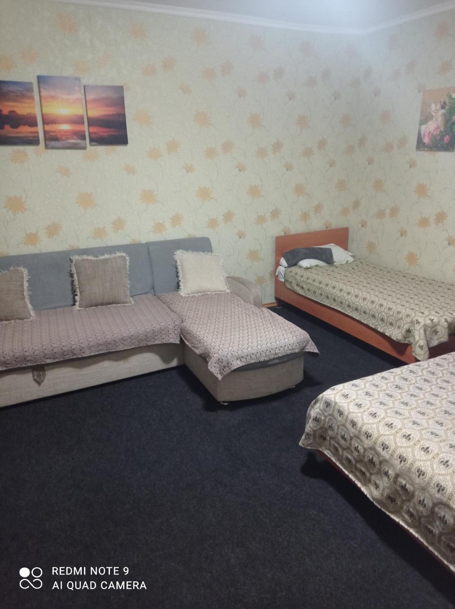 Podsolnukhi Guest House โชลปอน-อาตา ภายนอก รูปภาพ